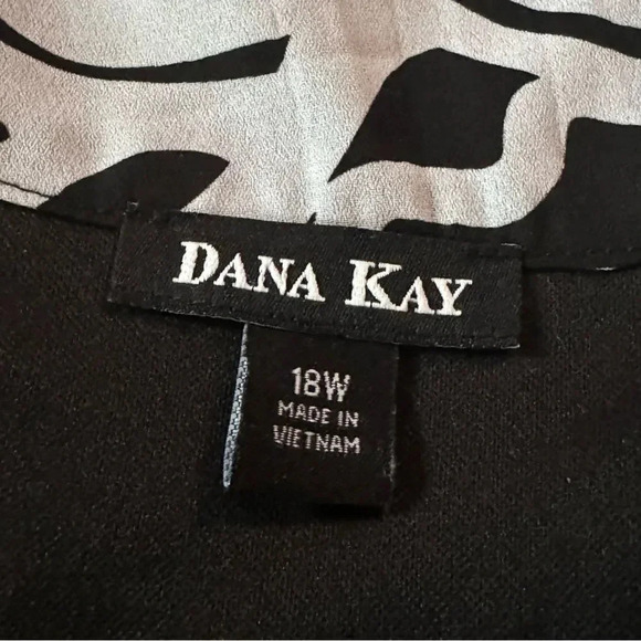 Dana Kay 18W 1X Shirt Top White Geometric Sleeveless Round Neck Embellished‎ - Picture 5 of 7